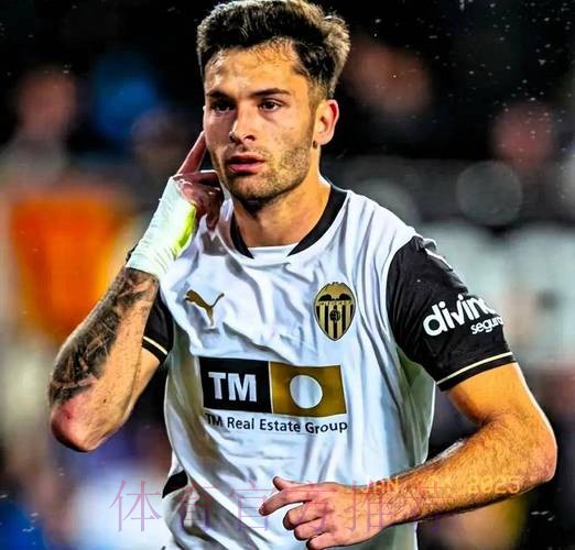 莱万:皇马并不配赢得三分 联赛很长&我们不会放弃